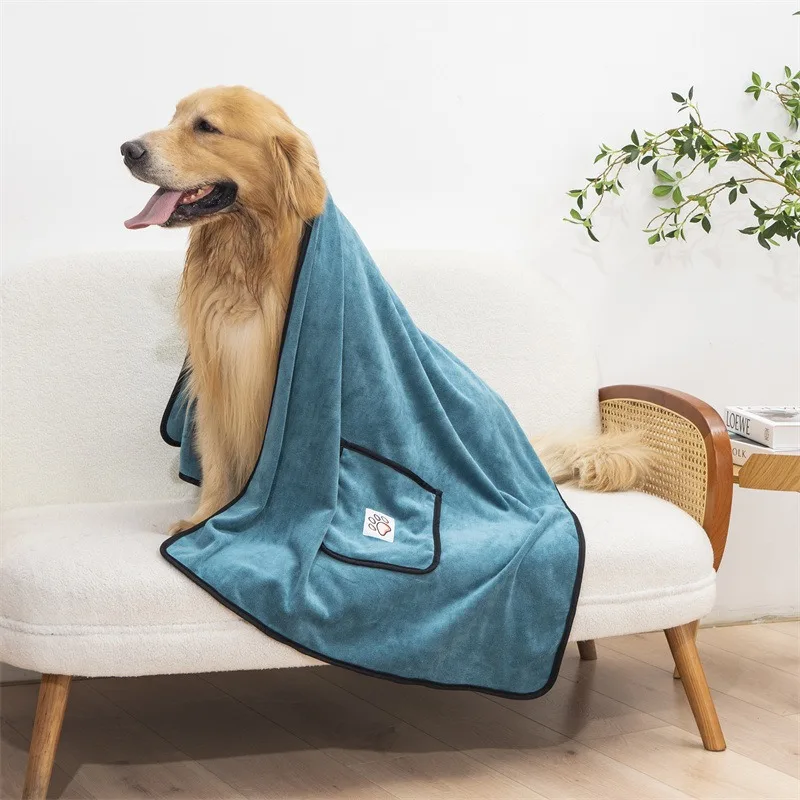 Super absorbent and quick-drying towel for cleaning dogs