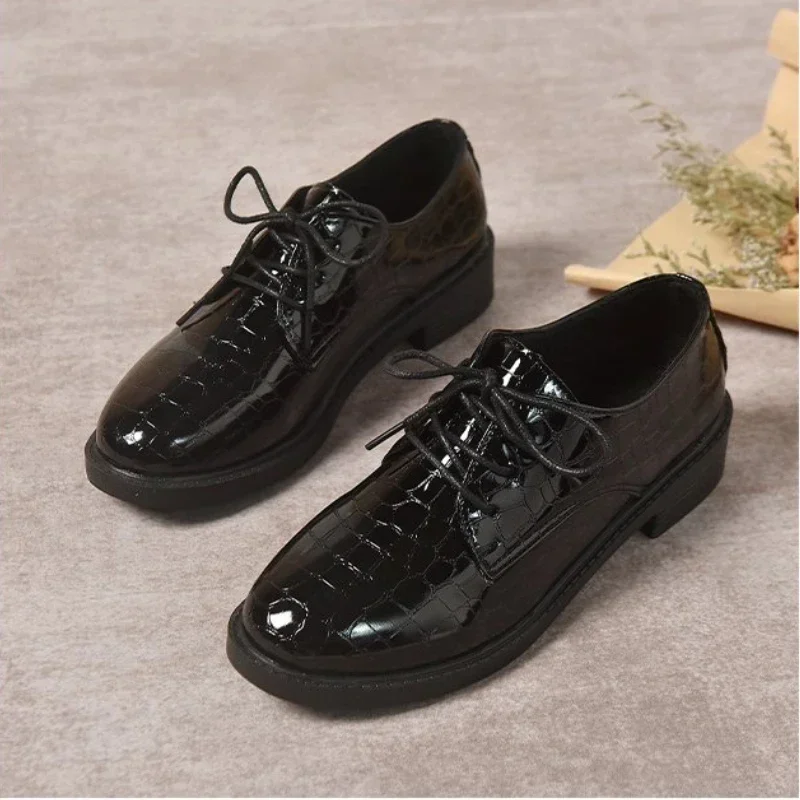 2024 New Fashion Black Leather Shoes Women\'s Lace up Low Heel Shoes Plus Size Flat Shoes