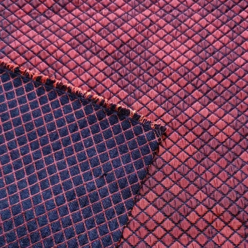 

Темно-красная тканая жаккардовая ткань с клетчатым узором для шитья платья, приятный для кожи комплект ветровки, модная ткань для одежды