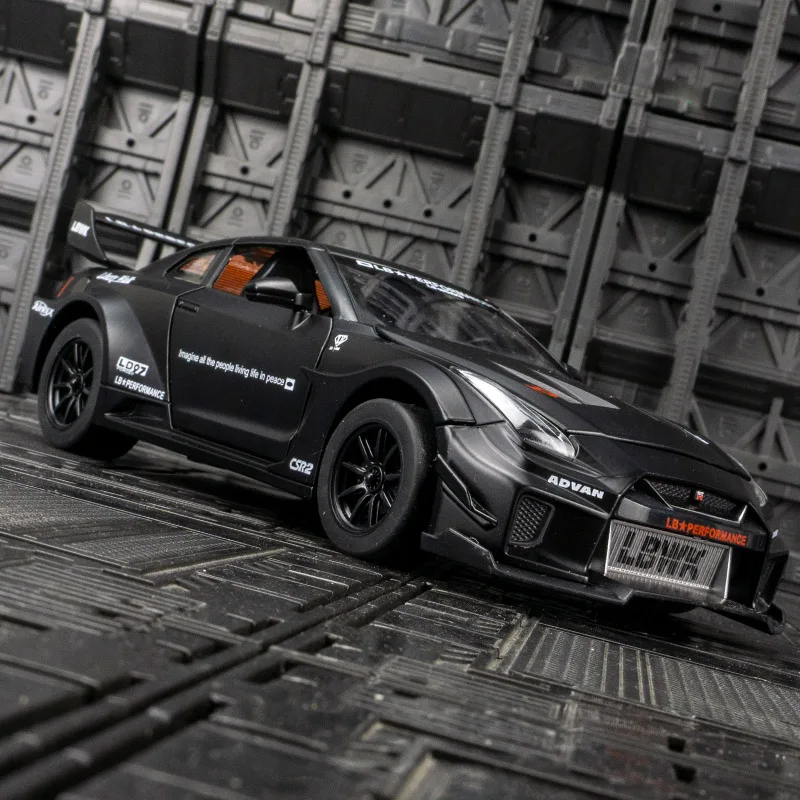 Adorno de modelo de coche deportivo de aleación Nissan GTR 1:24 para niños, juguetes con sonido y luz, puertas y capó del motor, el maletero se puede abrir