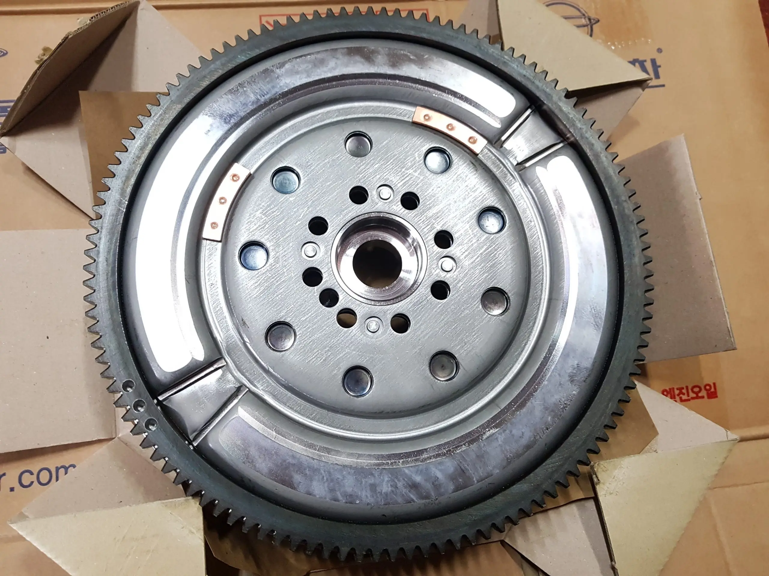 

Комплект двухмассового маховика с сцеплением для Ssangyong Korando C, Rexton, Actyon, Rodius 6710300505