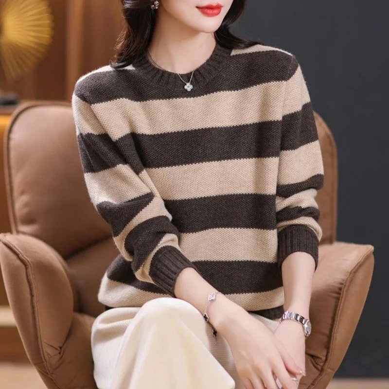 2023 New Autumn and Winter Westernized Minimalist Casual Loose Fitting Round Neck Striped Contrast Colored Long Sleeved Sweater