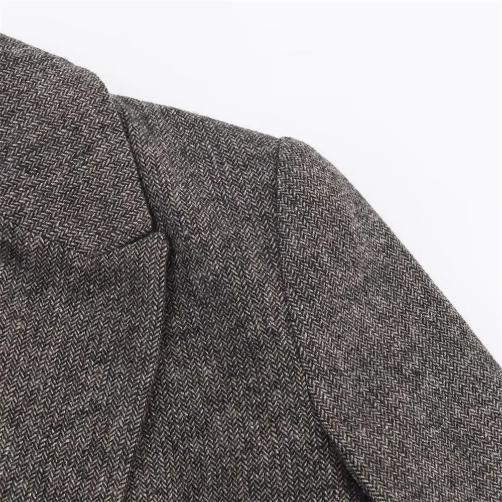 Jaket setelan wanita gaya kerja musim gugur dan musim dingin terbaru dengan kerah lipat, lengan panjang, bantalan bahu, dan pola herringbone.