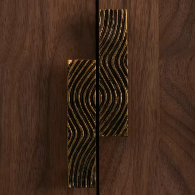 kitchen-cupboard-wardrobe-dresser-cabinet-door-knobs-hardware-rectangular-shape-brass-handles-vintage-line-patterns-drawer-pulls