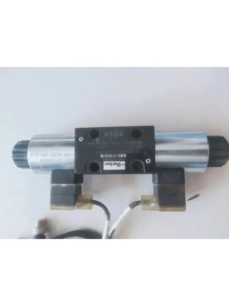 صمام الملف اللولبي D1VW002CNJW91 صمام هيدروليكي. آلة التفكيك المستوردة الأصلية لقطة حقيقية