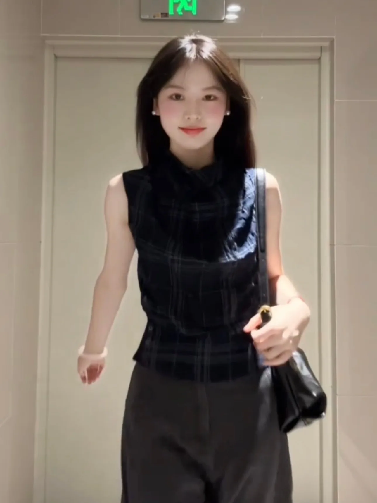 Retro Korean Style Women's Slim Fit Vest Summer 2026 New Outerwear Sleeveless Shirt Checkered Pattern Casual round Neck Top