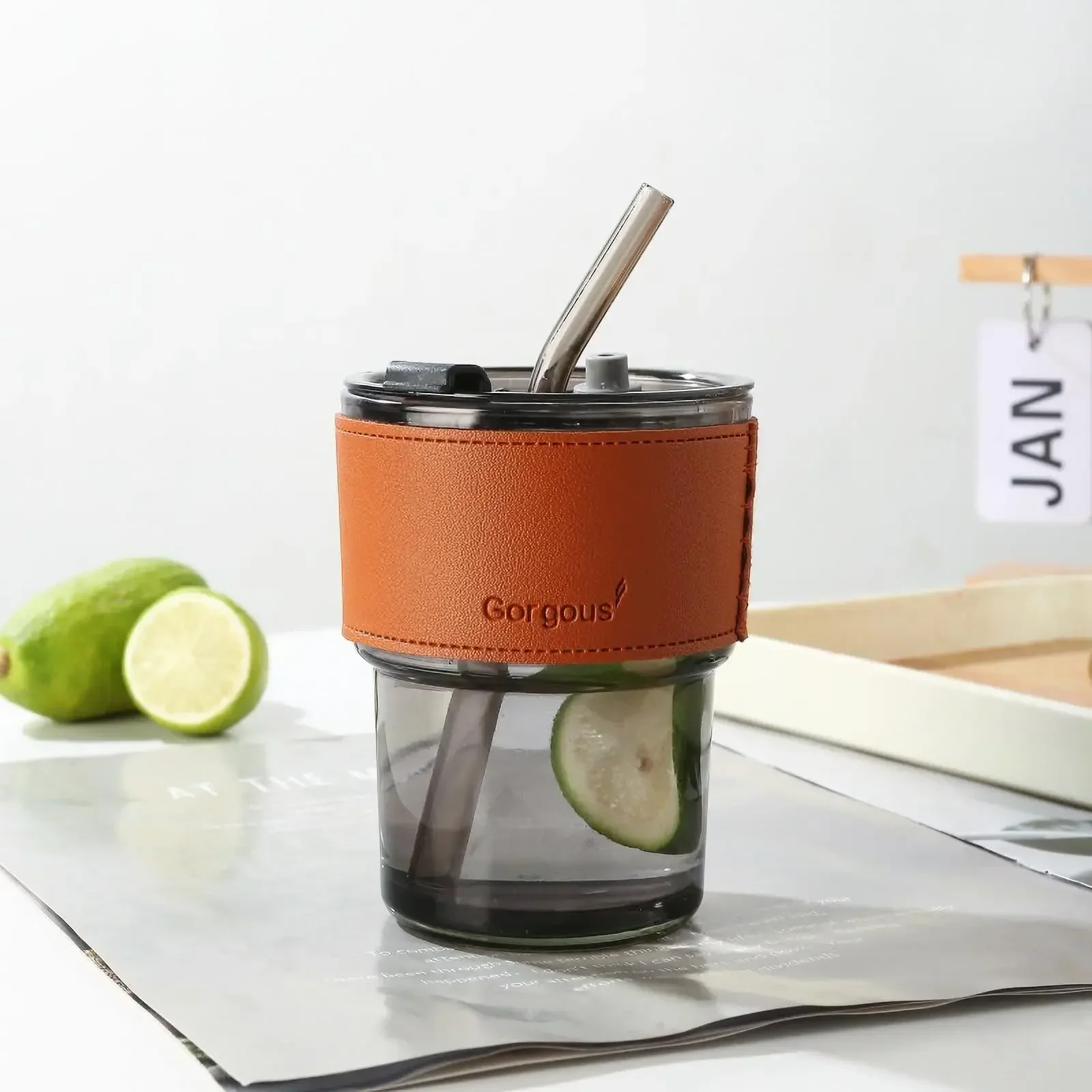 Neues gestreiftes Glas mit transparentem Stroh glas mit Deckel tragbare Kaffeetasse Bambus becher Büro und Haushalts getränk