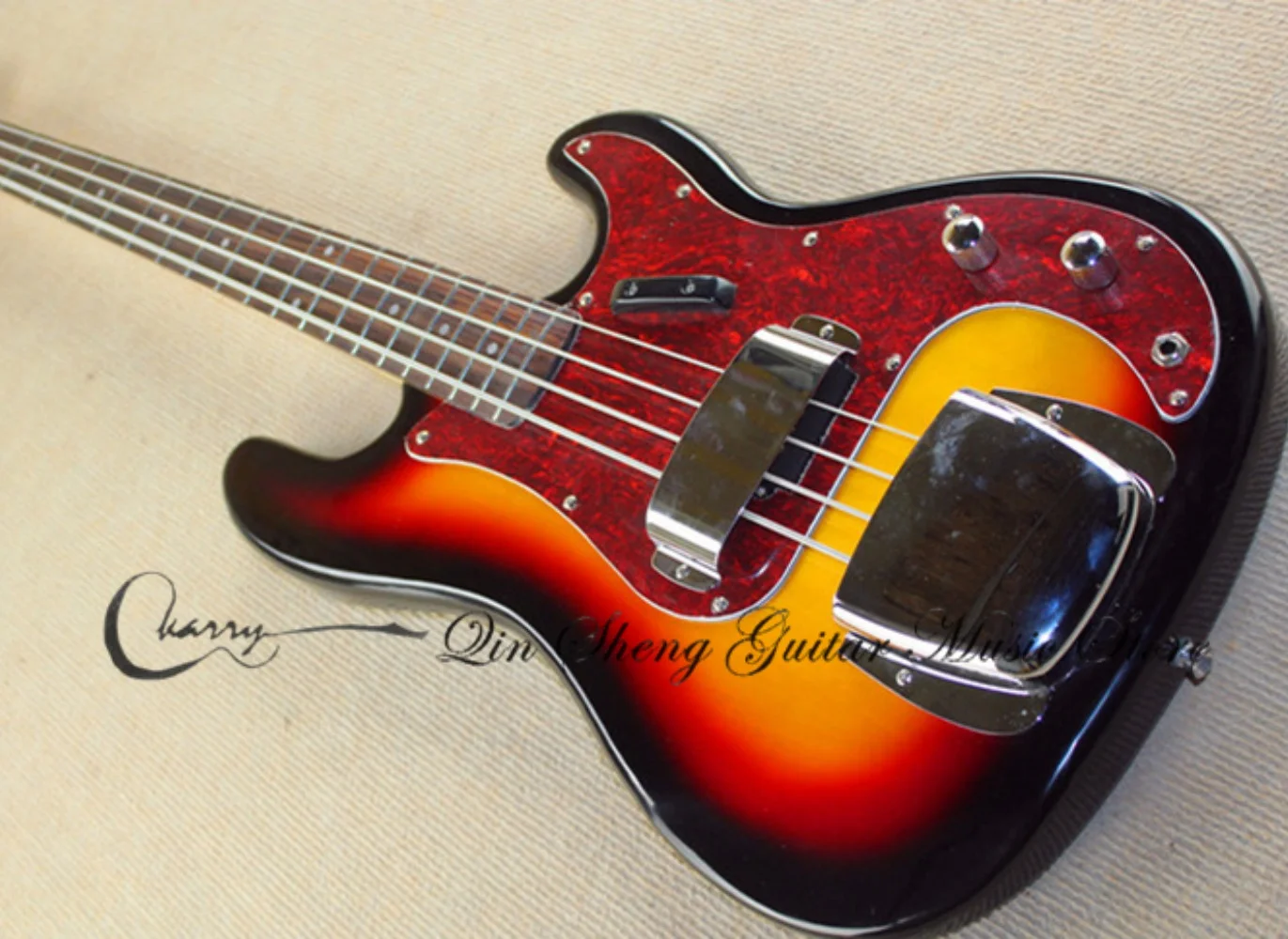 

Custom 4 strings sunset bass, fixed bridge, solid wood body, maple neck, rosewood fingerboard, pickups with iron shell