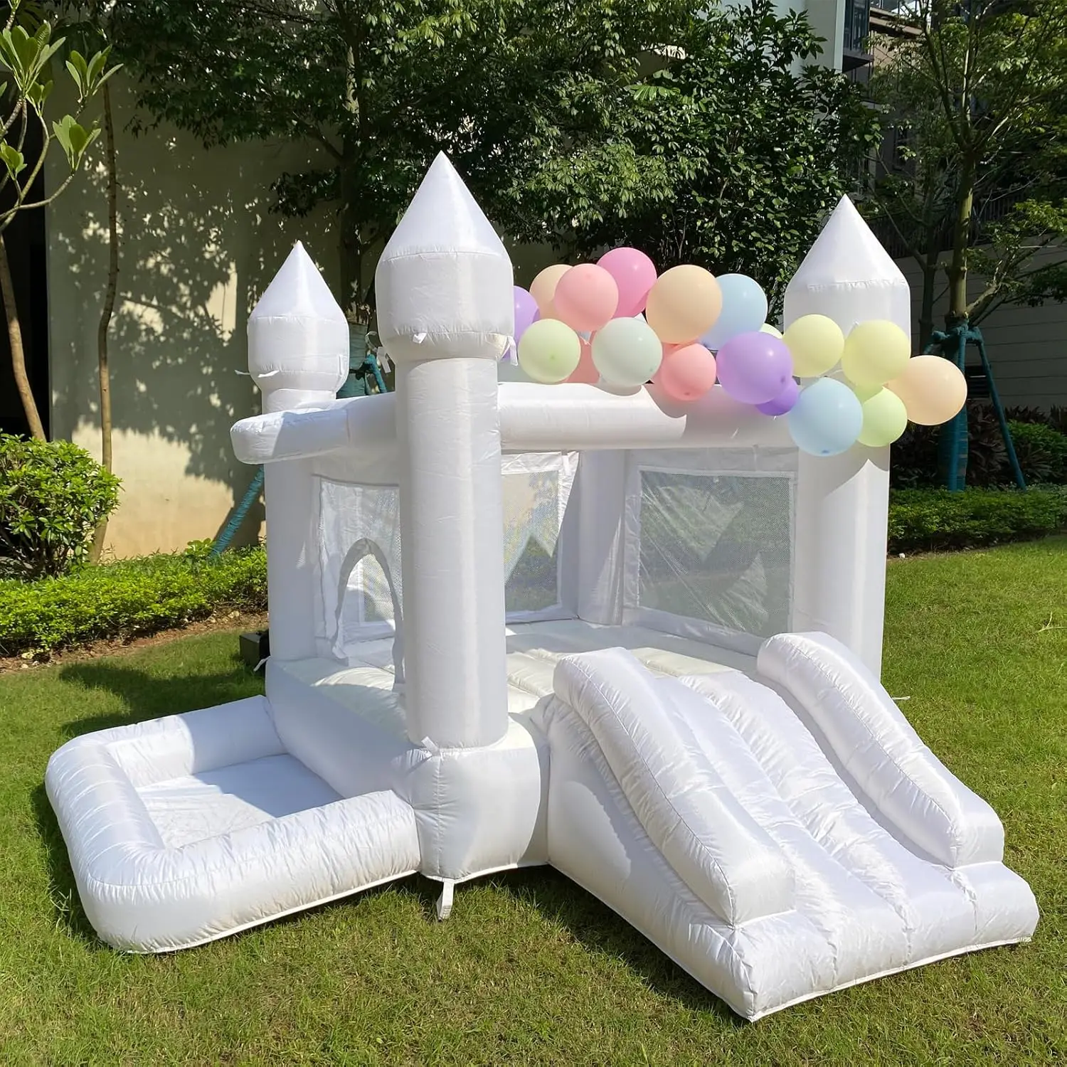 Wit bruiloft opblaasbaar springhuis met ventilator springhuis met glijbaan voor kinderfeest bruiloft familie kasteel 9ftL×9ftW×7ftH