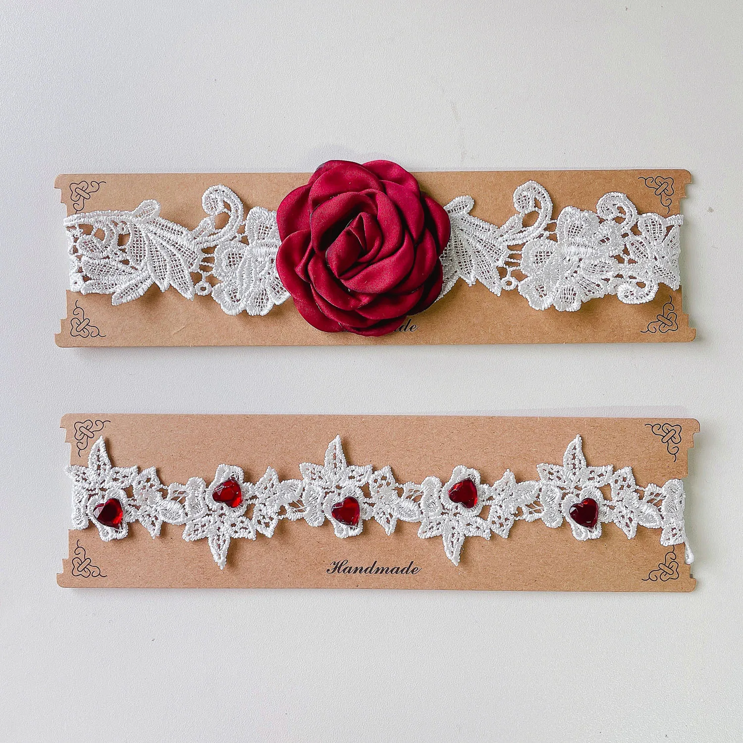 Porte-jarretelles avec rose rouge pour patients, appliques en dentelle, jarretelles pour cuisse mariée, anneau de jambe, accessoires de mariage, noir et blanc, 2 pièces par ensemble