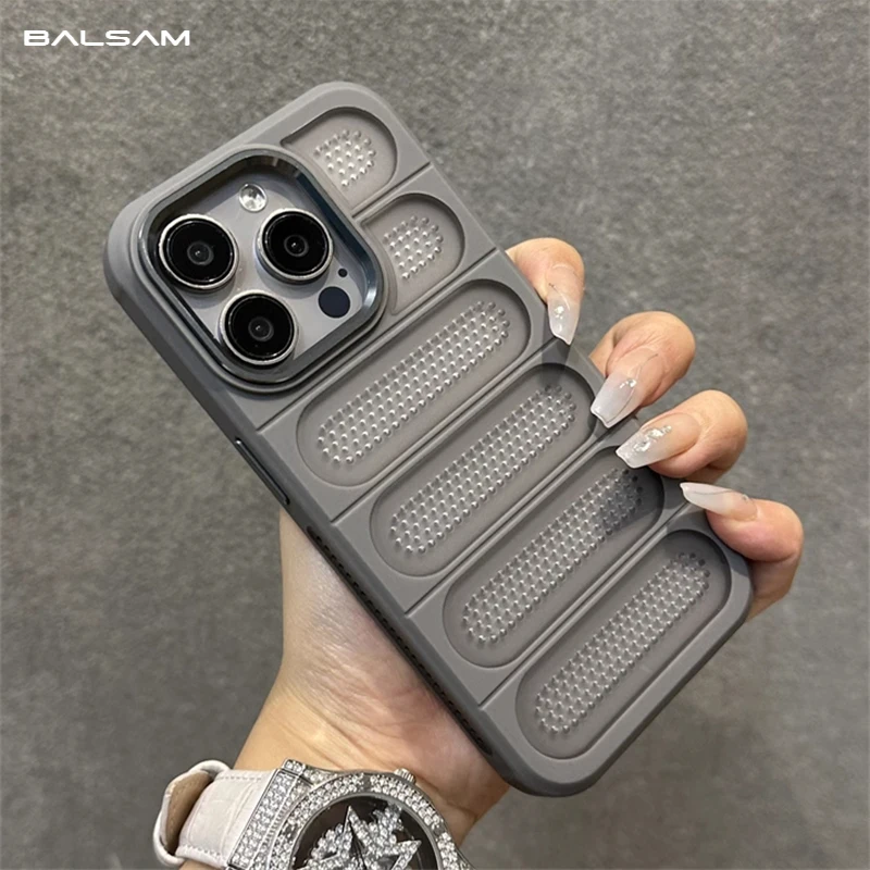 Luxury Heat Dissipation Breathable Hole Case For iPhone 16 15 14 11 12 13 Pro Max 16 Plus Shockproof Armor Bumper Cooling Cover