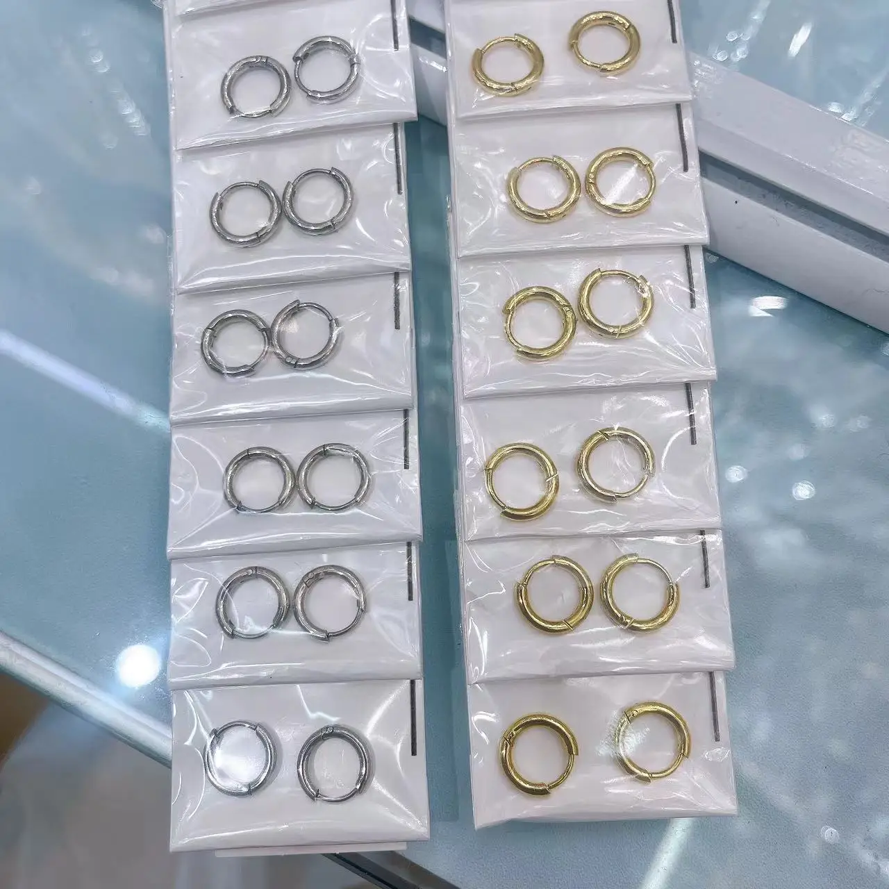

12 пар позолоченных медных серег с круглыми кольцами, сохраняющими цвет, для женщин, модные украшения