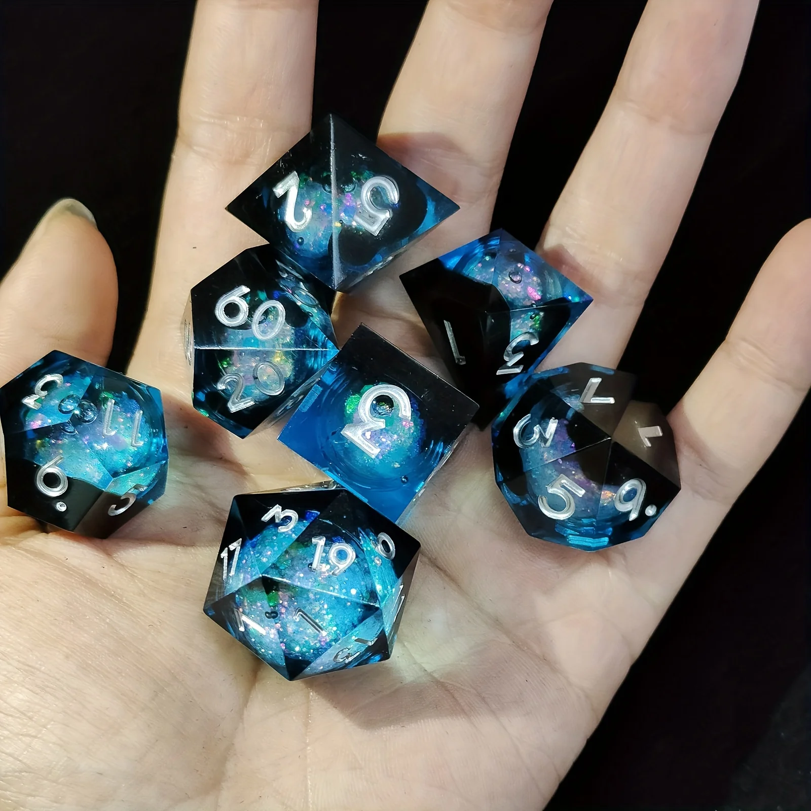 DND Dice Set Clear Liquid Quicksand Dice Set Dungeons & Dragons Polyhedron Resin Dice Cosplay Dice Set Blue Black Dice 7pcs/Set