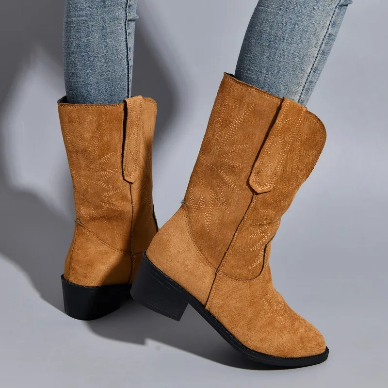 2025 Botas de mujer de gamuza de vaca calidez de invierno nuevo diseño casual zapatos de tacón medio para mujer elegante color sólido 35-43 botas medias para mujer