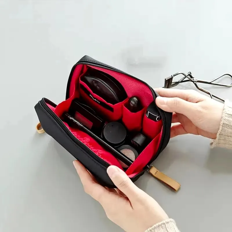Kleine einfarbige tragbare Make-up-Tasche, Reise-Kosmetiktasche, Aufbewahrungsorganisator für den täglichen Gebrauch – Detail 2