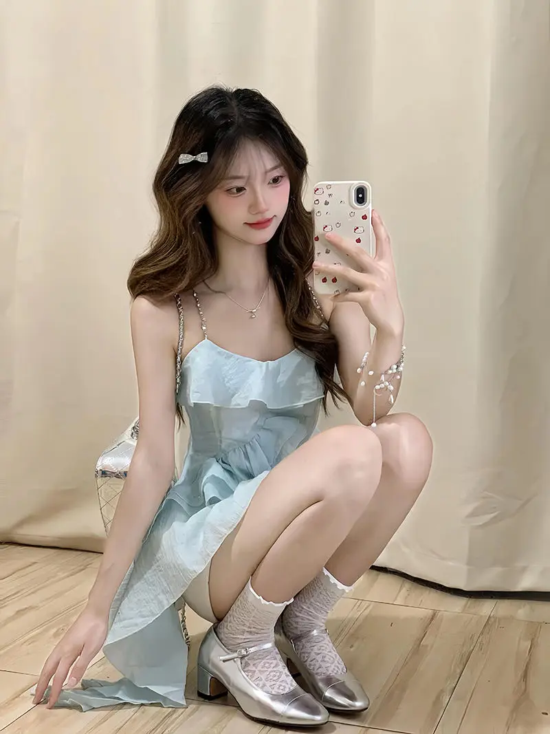 두 조각 세트 여성 의상 여름 새로운 하이 엔드 디자인 불규칙한 프릴 서스펜더 조끼 짧은 탑과 하이 웨이스트 슬림 스커트