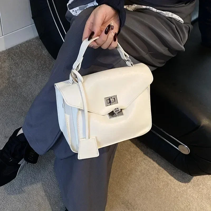 

2025 Women's New Versatile Fashionable Portable Postal Bag - Convertible Tote/Crossbody Daily Commute Essentials for Ladies