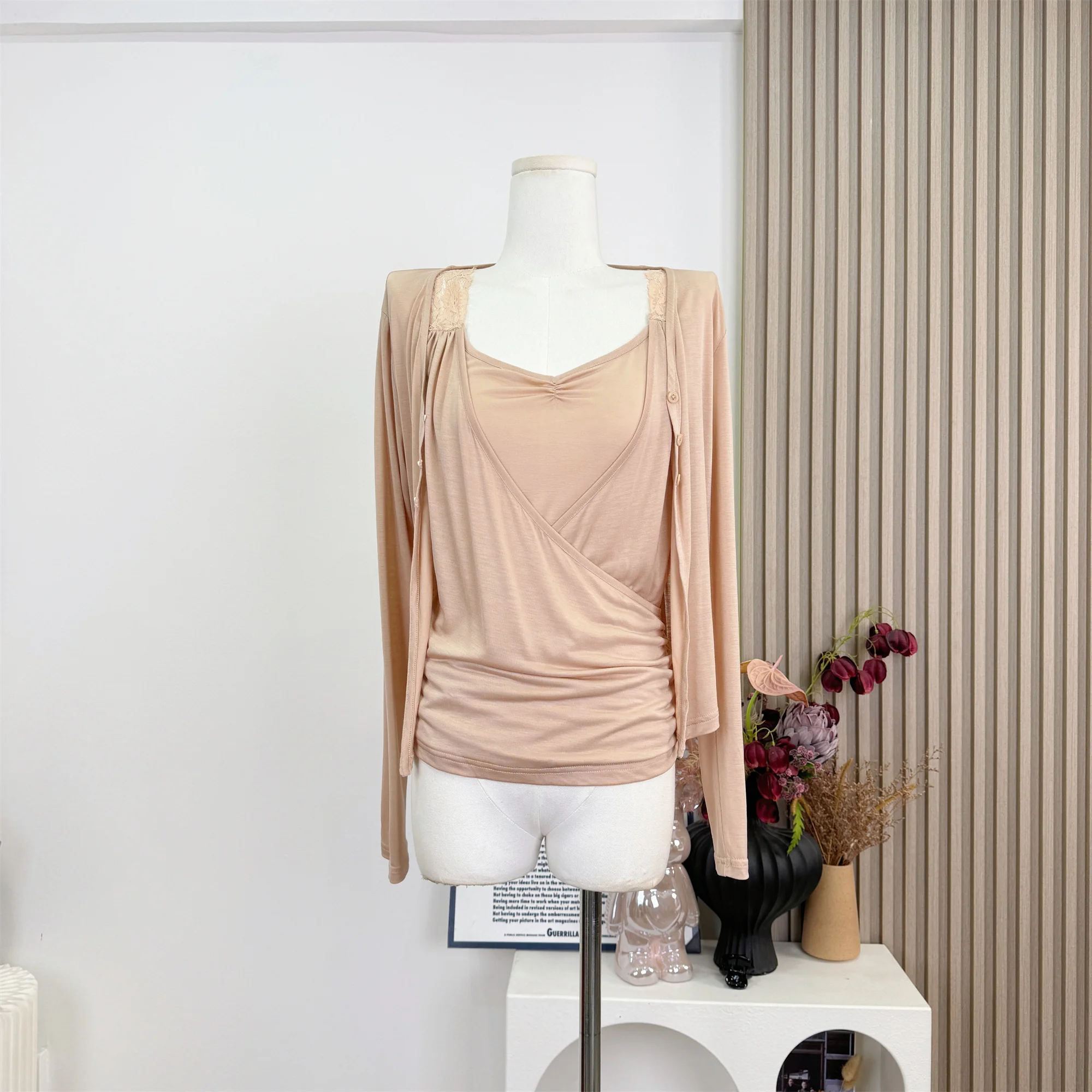 

Lotus Root Pink Flower Bud Lace Shoulder Strap Top + Cardigan Two-piece Set for Women