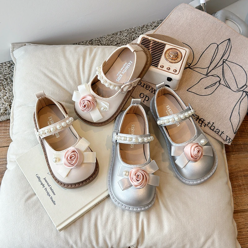 

Весенне-осенняя кожаная обувь для девочек, детская обувь на плоской подошве с милым цветочным бантом, модная универсальная детская повседневная обувь принцессы для выступлений