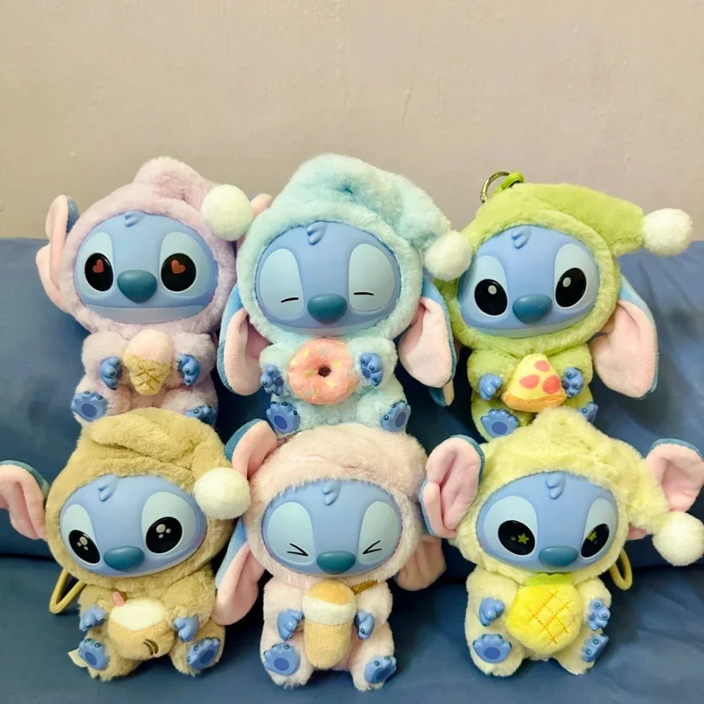 NIEUWE Disney Stitch Football Series Blind Box Voetbal-thema pluche poppen hanger Mystery Box speelgoed vinyl gezicht pop kerstcadeau ﻿