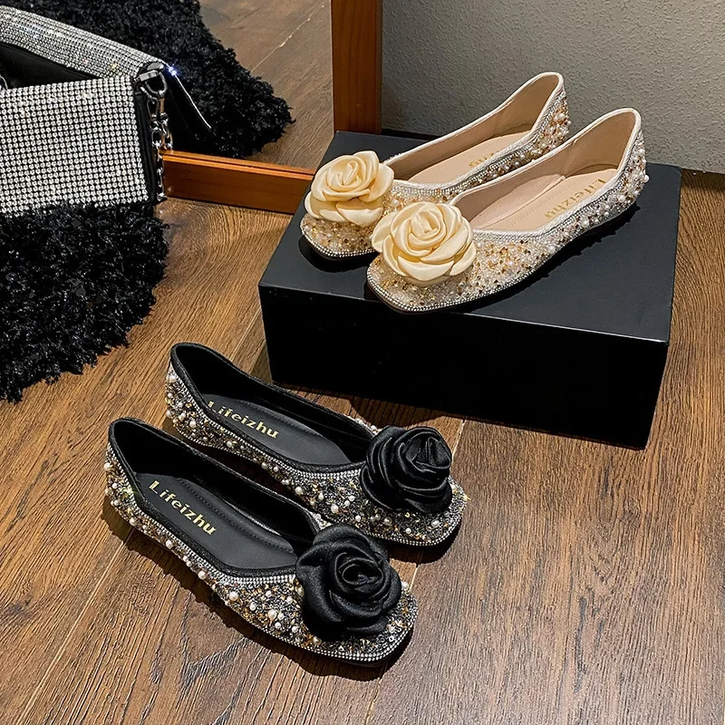 

Новая женская обувь, лоферы без шнуровки для девочек, красивые повседневные топсайдеры на плоской подошве со стразами и цветами