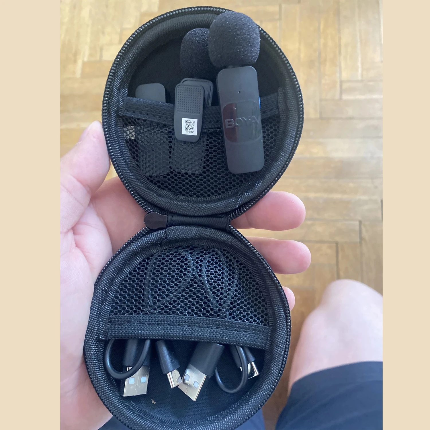 Saramonic SR-CS1ไมโครโฟนแบบฝาพับแบบพกพาขนาดเล็กเคสพกพากระเป๋าซิปสำหรับชุดหูฟังแบบมีสายไมโครโฟนสายคล้องคอไร้สาย