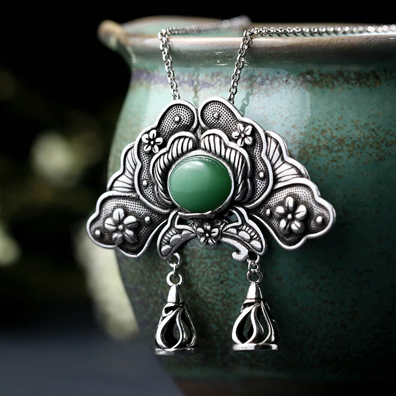 Classical Necklace for Women Chinese Style Longevity Lock Necklace Inlaid with Imitation Jade Retro Craft Collarbone Chain