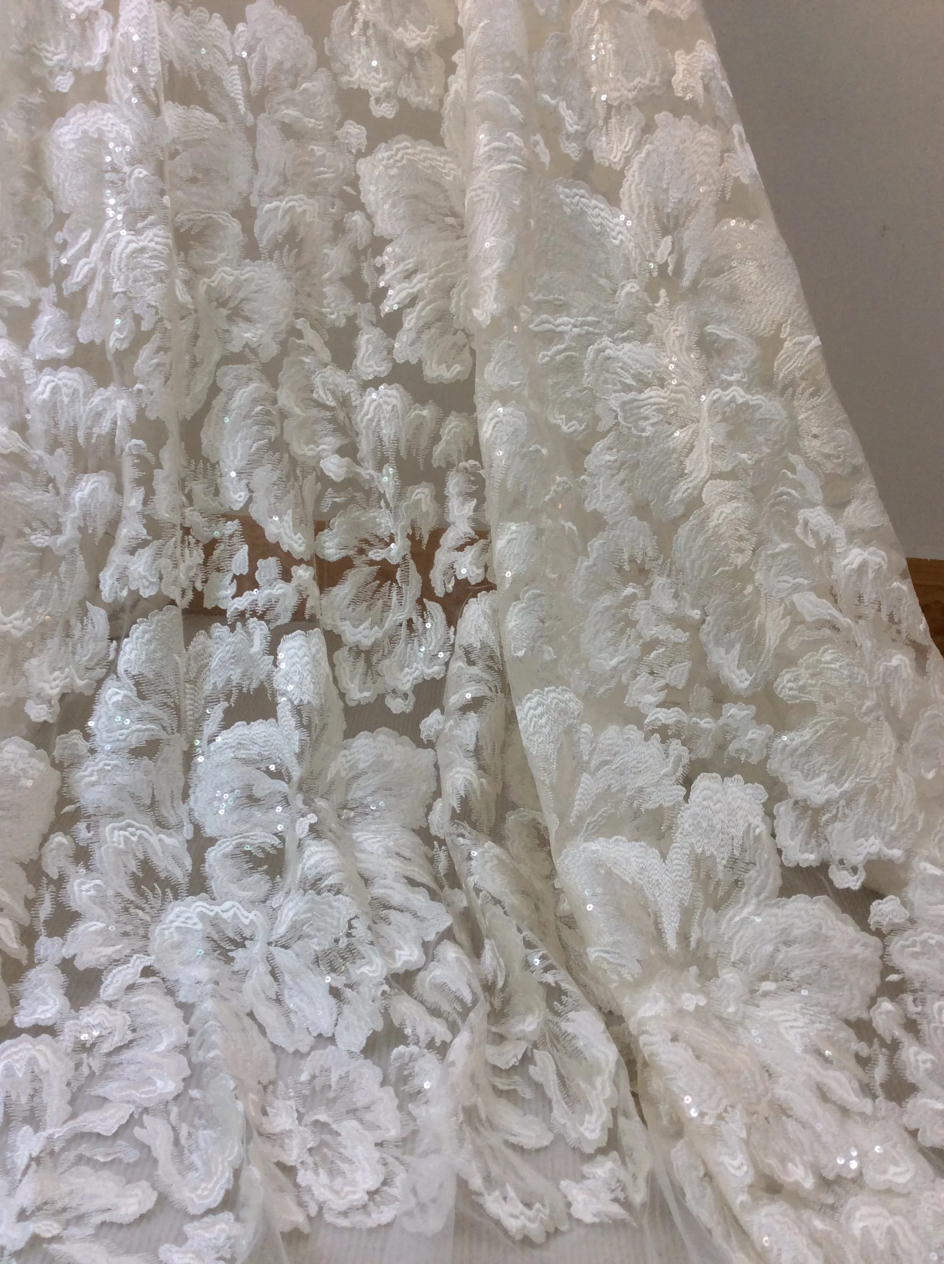 Luxury Off White Flower Fashion Design Handmade Embroidery Net Lace Fabric Sequins High Quality Fabric for Party Evening Dress