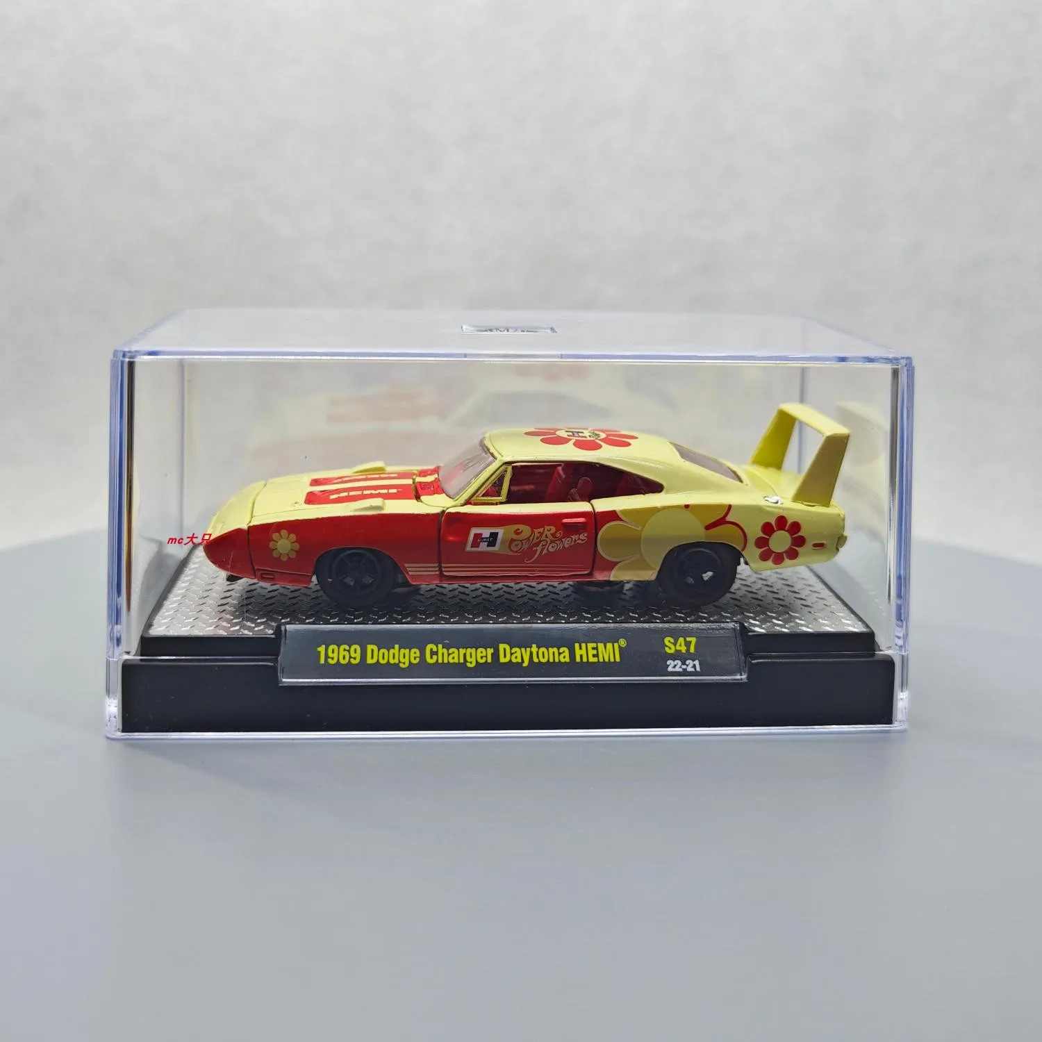 M2 Machines 1/64 1969 Dodge Charger Daytona HEMI S47 Die-cast Alloy Car Model Collection Display Toy Gift