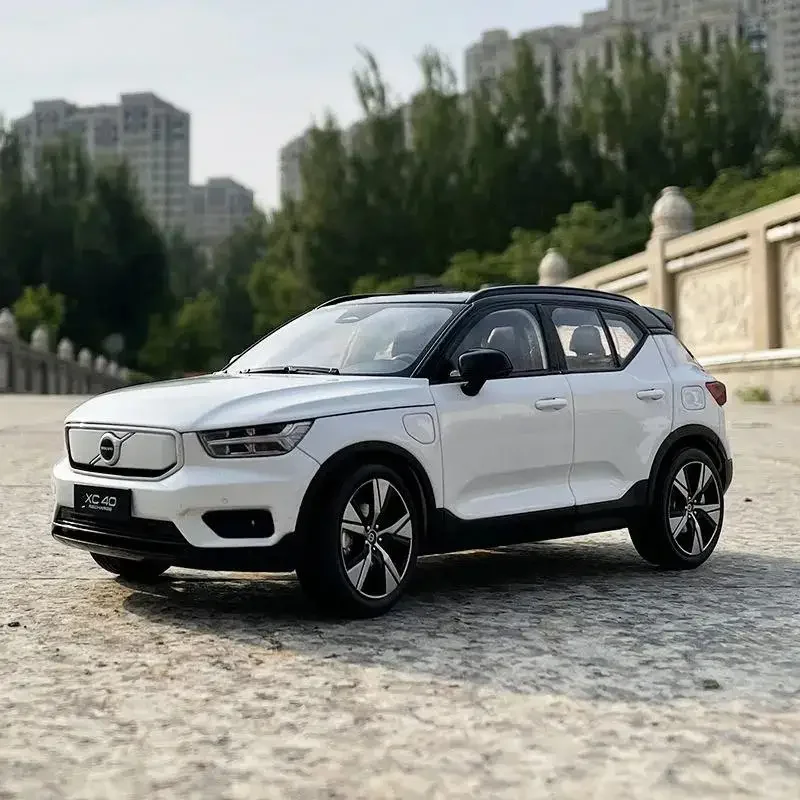 1:18 2022 VOLVO XC40 Electric Car SUV Simulation Diecast Car Metal Alloy Model Car For Boys Gifts Original Box Collection P53