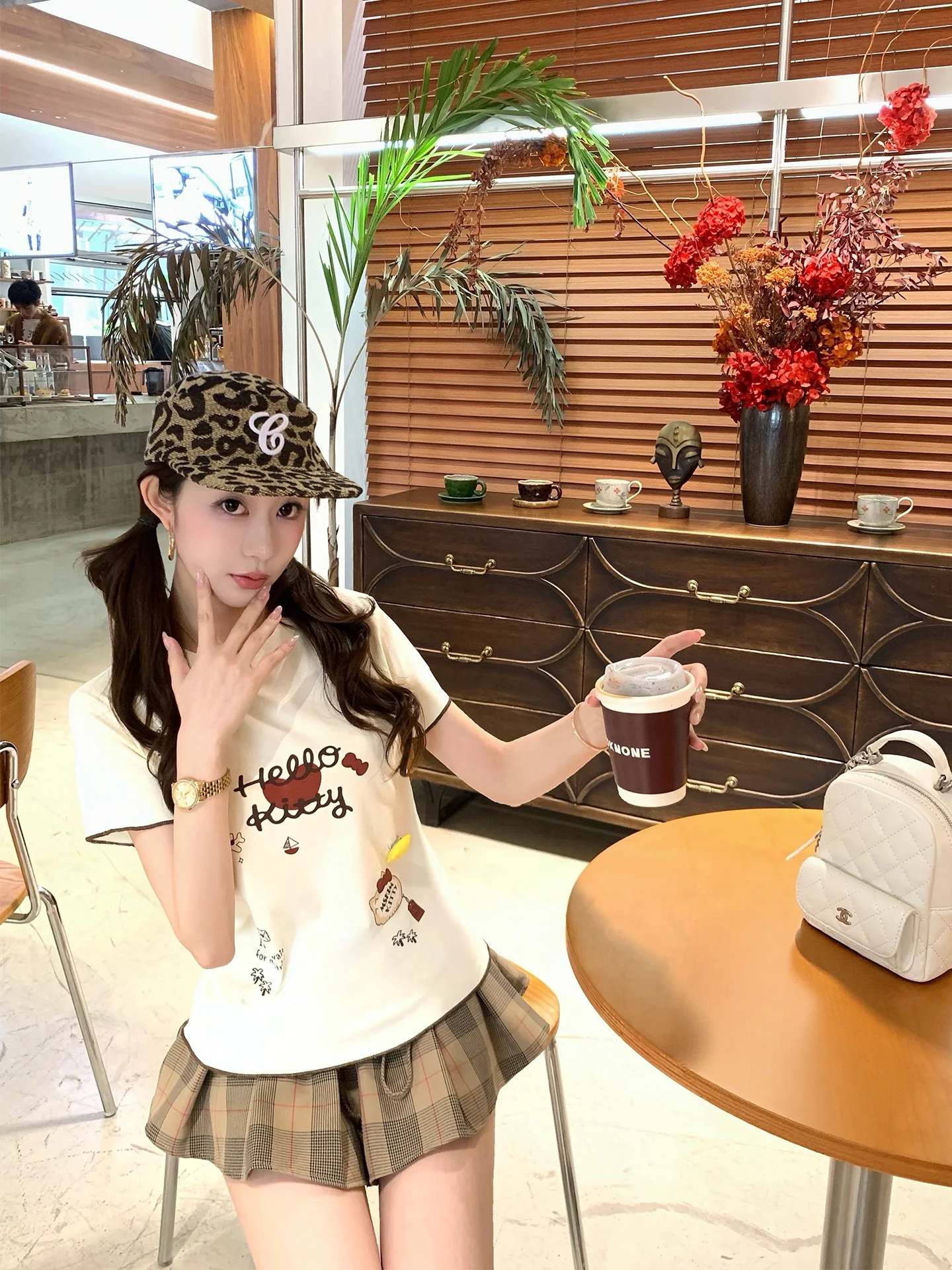 

Женская футболка с коротким рукавом в корейском стиле с принтом кошки и звезд, облегающая, модный повседневный топ для молодых девушек