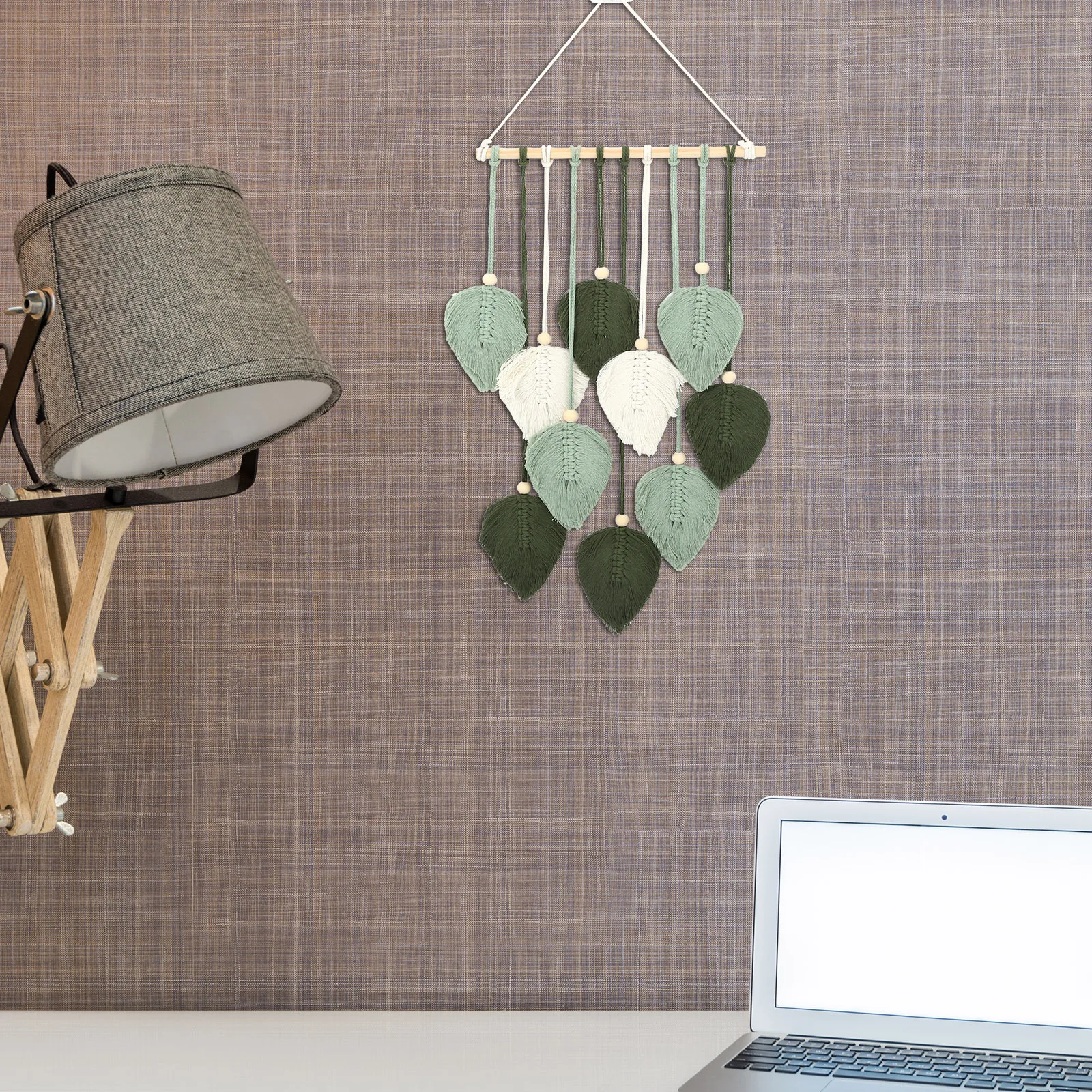 ผ้าแขวนผนังลายใบไม้สไตล์โบฮีเมียน งานถักมาคราเม่ ตกแต่งผนัง ดีไซน์ประณีต สร้างบรรยากาศอบอุ่นในห้องนอน ศิลปะผ้าแขวนลายใบไม้