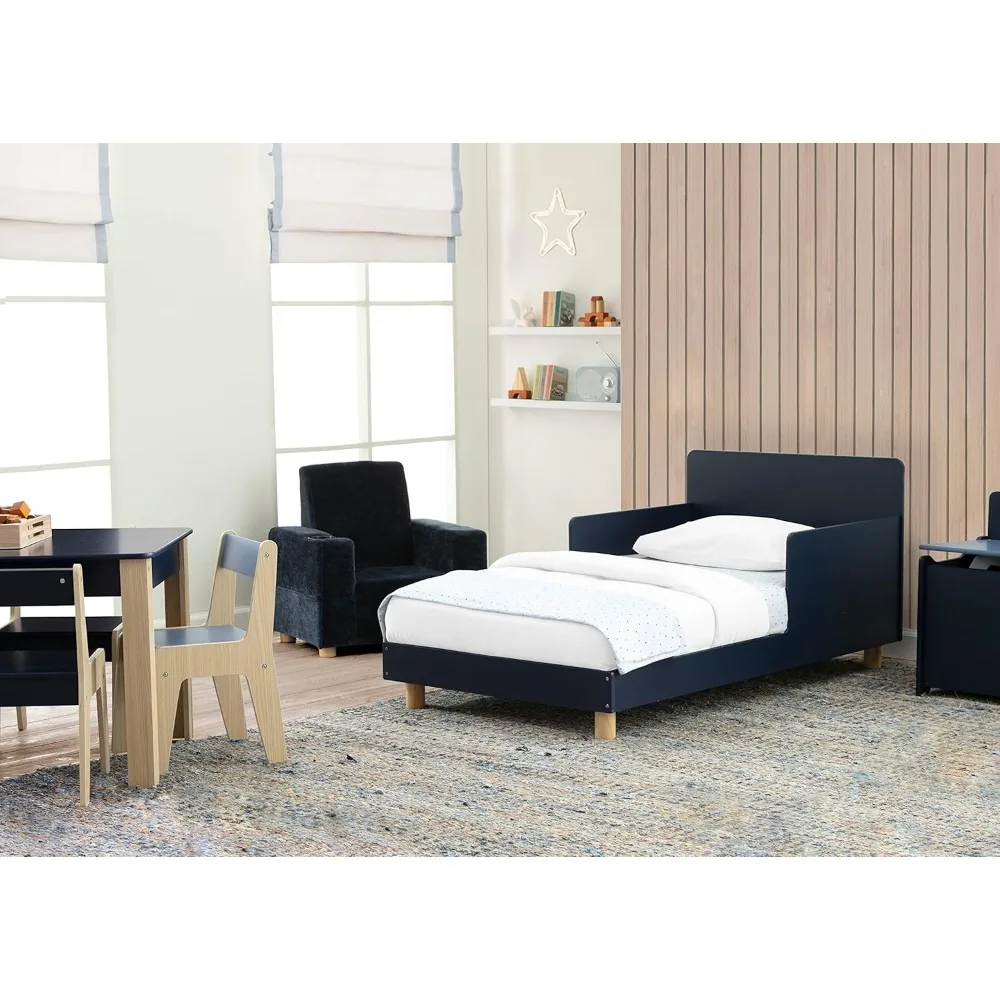 Cama para niños con certificación Greenguard Gold y barandillas de protección, diseño azul marino/natural para un sueño seguro para niños