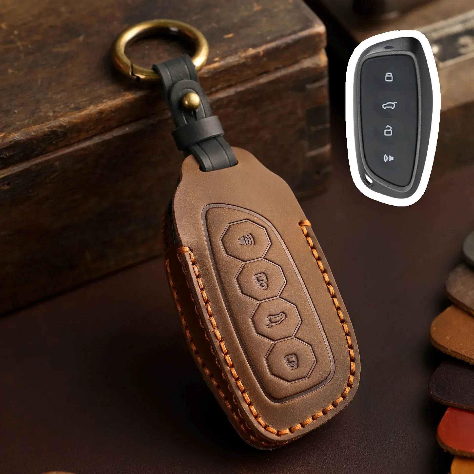 Retro Style Leather Key Holder for Haval II DARGO, Rugged Anti-Drop Car Key Protector with Vintage Metal Buckle