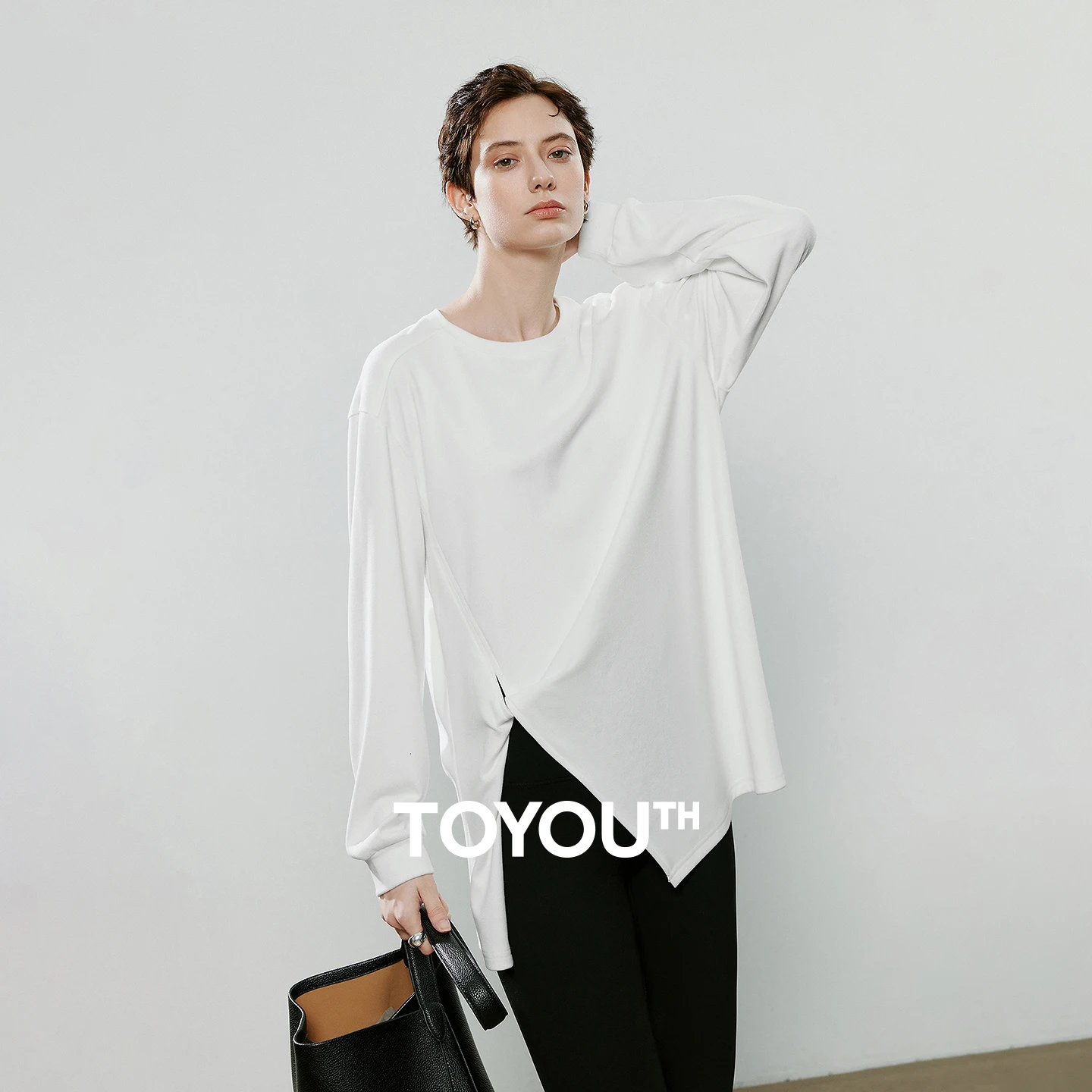 

TOYOUTH женские футболки 2025, новые зимние асимметричные свободные однотонные стильные флисовые теплые топы с высоким разрезом