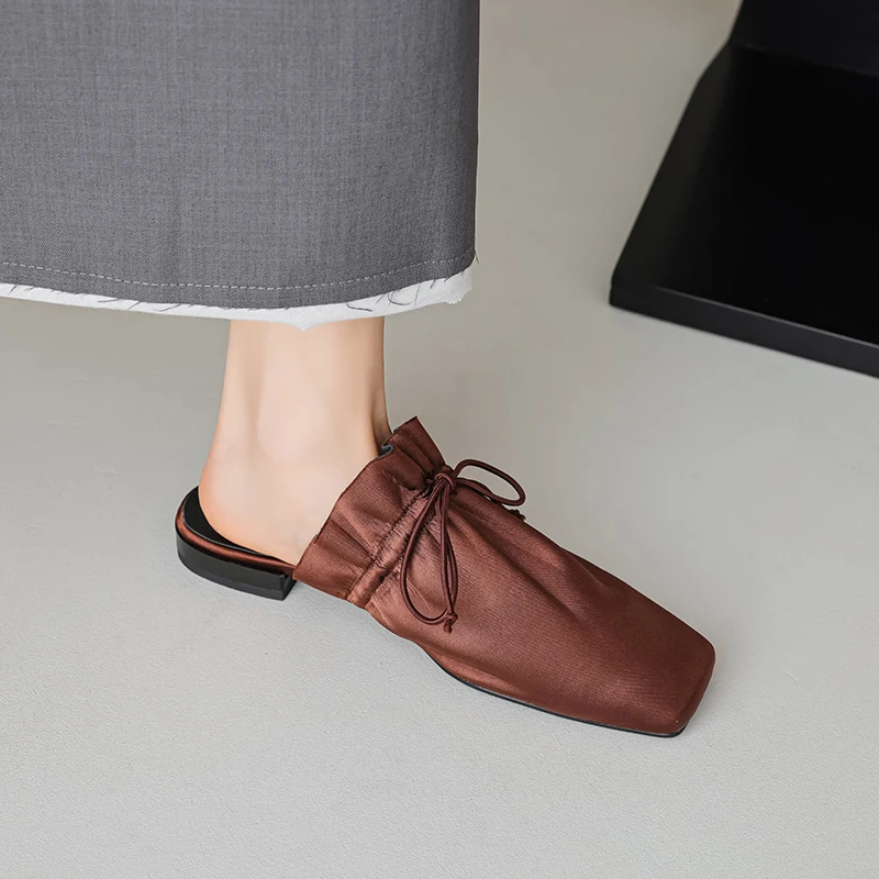 

Кожаные тапочки с закрытым носком в стиле ретро, женские шлепанцы на низком каблуке для отдыха, мягкие кожаные сабо, женская обувь для женщин, 2021, шлепанцы, женские сандалии