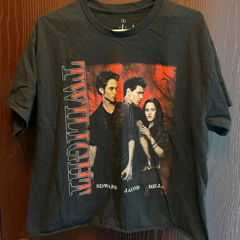 Twilight Saga Graphic T Shirt Size LARGE Black Vintage Y2K New Moon crop tee