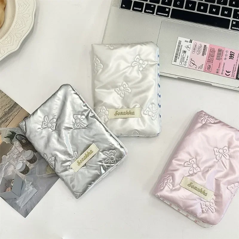 Borse a portafoglio con clip per carta di credito e biglietto ID da donna con fiocco impermeabile a forma di cuore. Simpatico porta passaporto con fiocco coreano per le donne che viaggiano