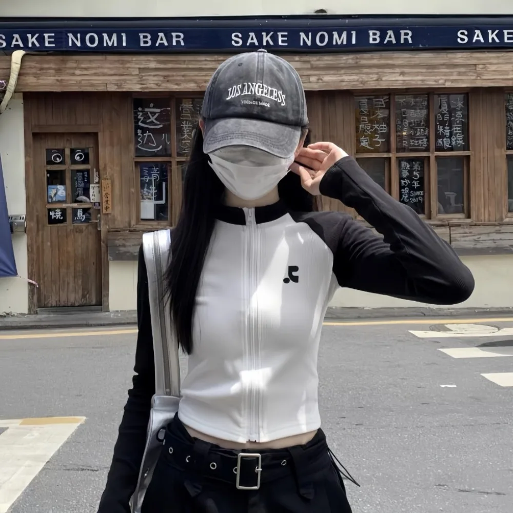 

Rest and Recreation Long-Sleeve Cardigan Stand Collar Print Contrast Color T-Shirt with Slim Fit and Front Zipper