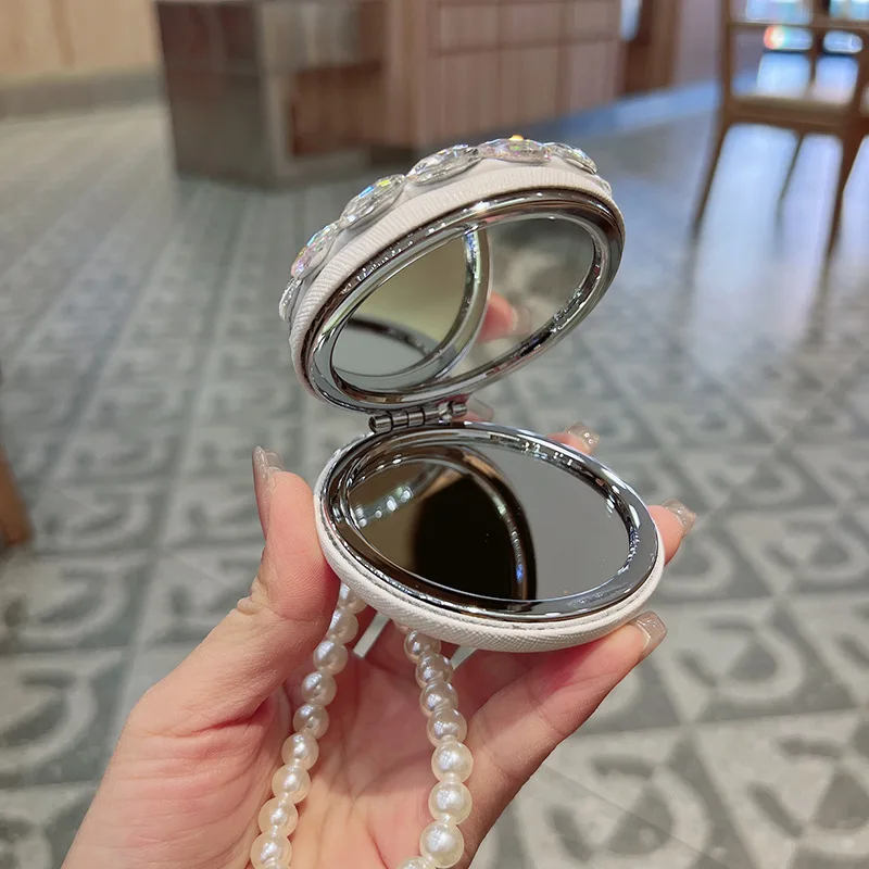 مرآة مكياج بلينغ دايموند ذات وجهين قابلة للطي، مرآة مستديرة محمولة بسلسلة من اللؤلؤ، مرآة جيب للسفر، زجاج زجاجي محمول باليد #2