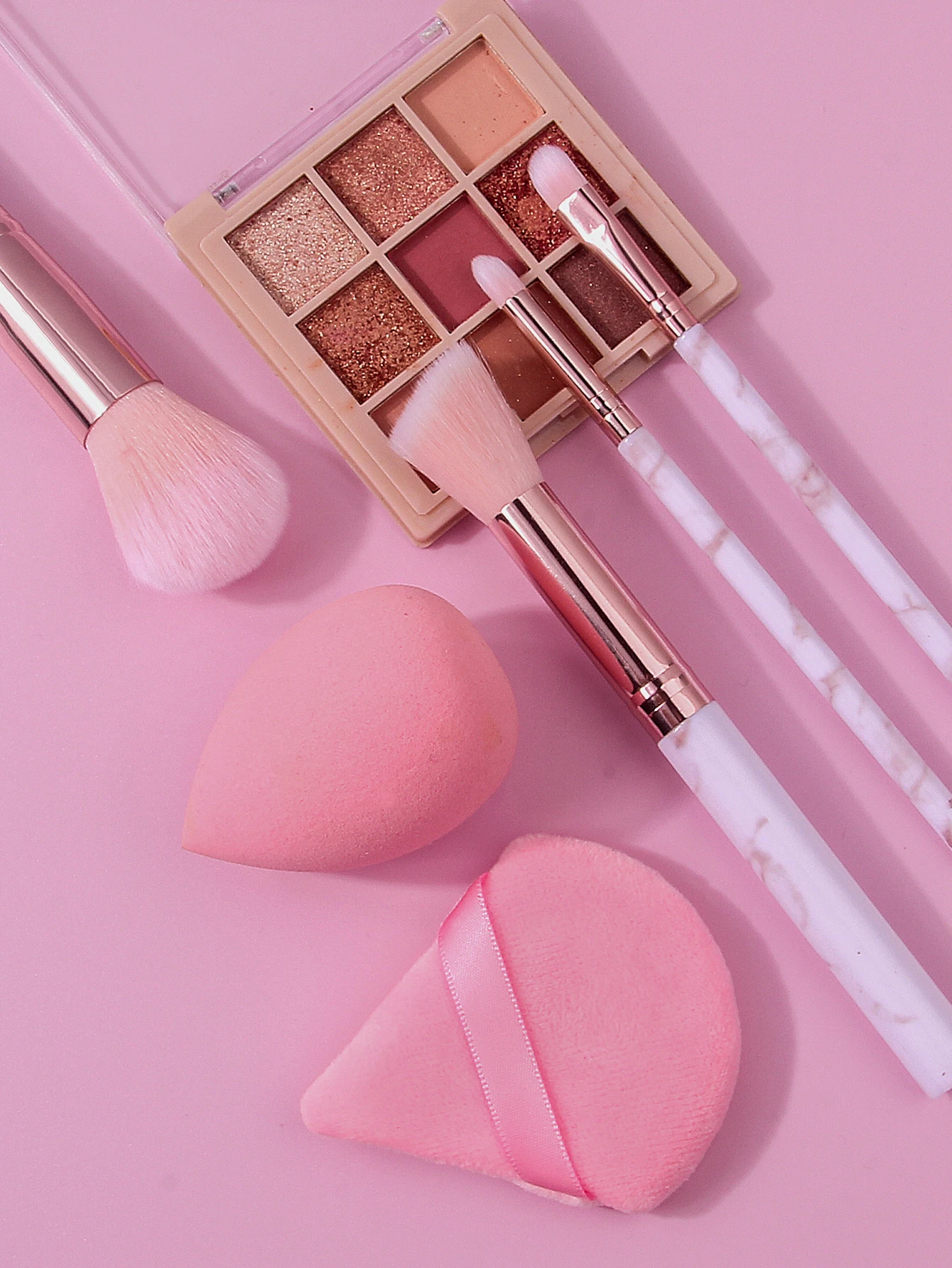 Juego de brochas de maquillaje profesional de 6 piezas con esponja, brochas de nailon suave para rostro/contorno/ojos/blush, kit de regalo cosmético premium para mujeres