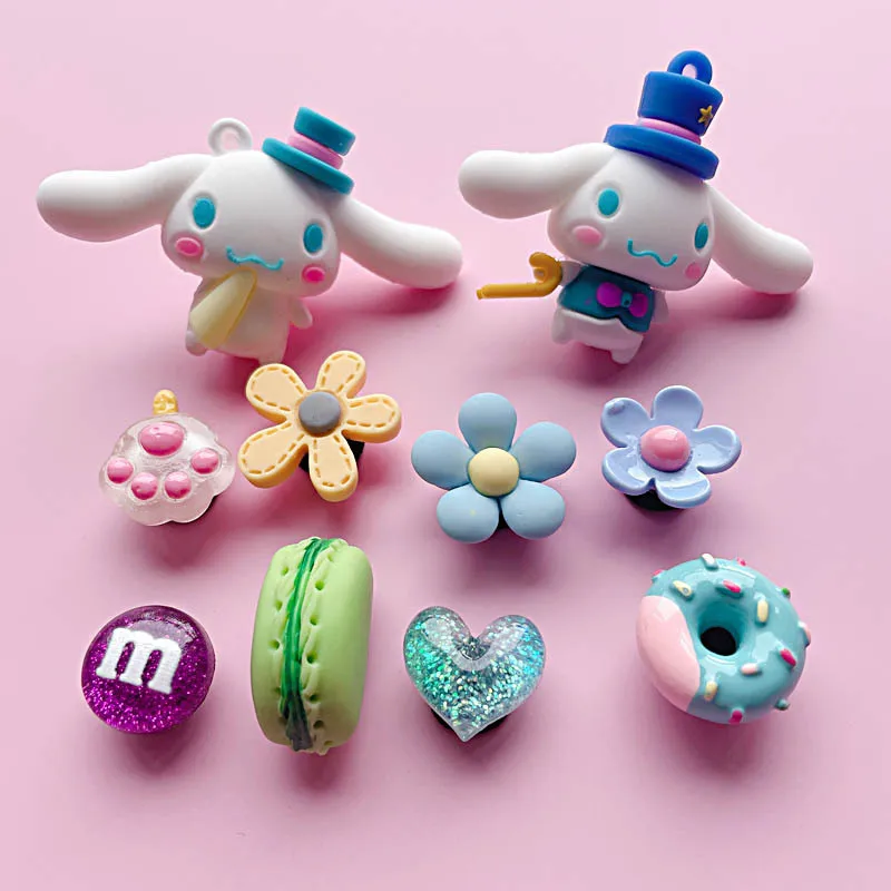 10Pcs Sanrio Cinnamoroll Kawaii Hole Shoes Slippers Buckle Accessories Lovely DIY Decor Girl Heart Bracelets Charm Ornament Gift