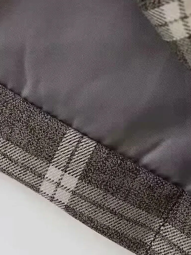 تنورة نسائية موضة 2025 على الطراز الأوروبي والأمريكي للخريف جديدة بنمط مربع كبير وأزرار أنيقة تنورة غير متماثلة Mujer