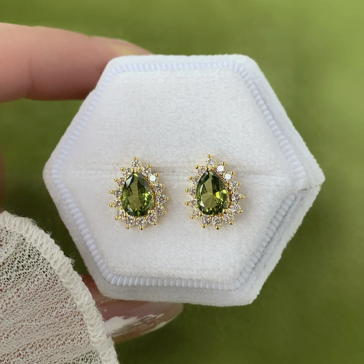 

CCFJOYAS High Quality 925 Sterling Silver French Retro Palace style Green Zircon Water Drop Stud Earrings for Women Party Jewelr