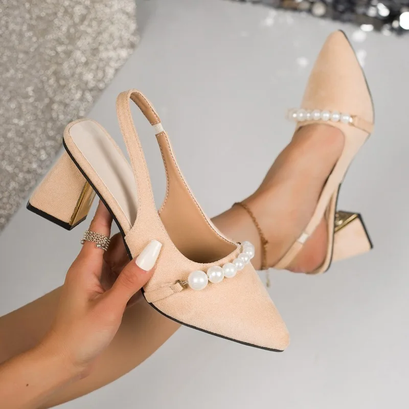 صنادل باوتو نسائية صيفية بمقدمة مدببة وفم ضحل وحزام واحد مطرز بكعب عالي