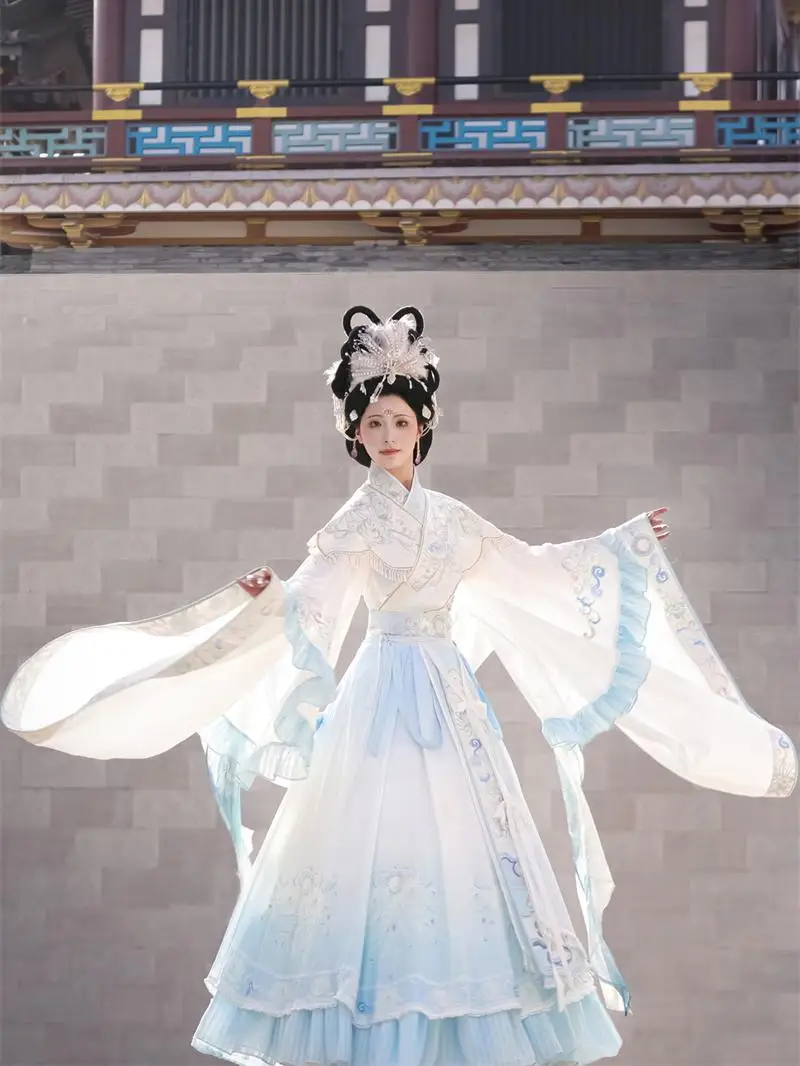 

Оригинальный традиционный костюм Ханьфу с вышивкой, в стиле «Облака и Луна», для женщин, премиум-класса, из полиэстера.