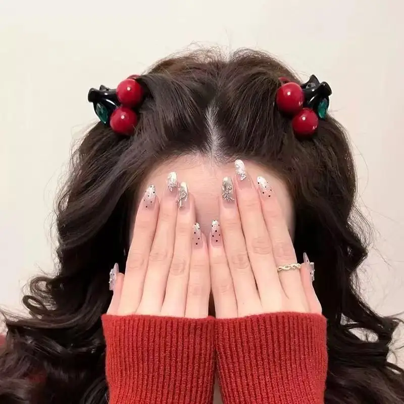2 Stück rote Perlen-Haarspangen mit Kirschmotiv für Mädchen, süße Mini-Seitenklammern für Ponyfrisuren, vielseitige Haarspangen für abstehende Haare, Haarschmuck – Detail 3