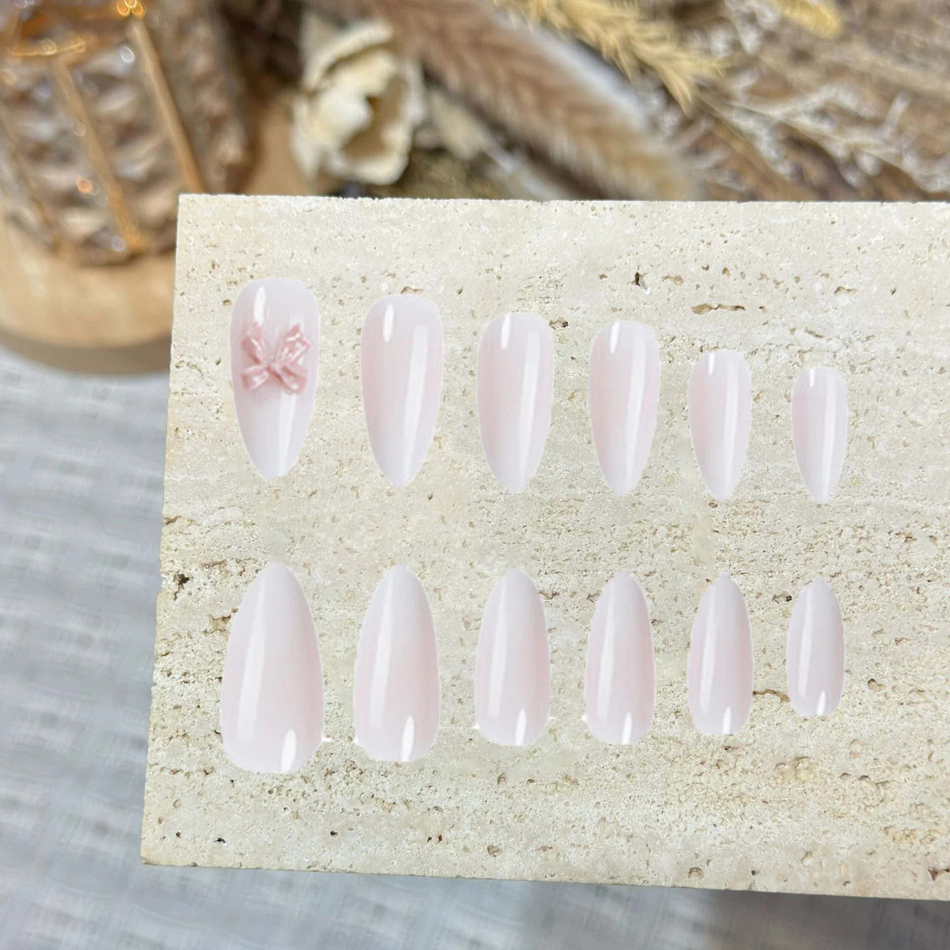 24pcs French Style Artificial Nails Almond Shape Gentle Gradient False Nails Wearable 3D Bowknot Decor for Daily Party Wear