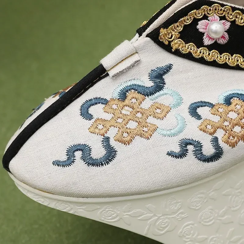 Oude Hanfu Schoenen Etnisch Platform Paleis Bloem Bodem Ming-dynastie Cloud Schoenen Paleis Dames Geborduurde Schoenen