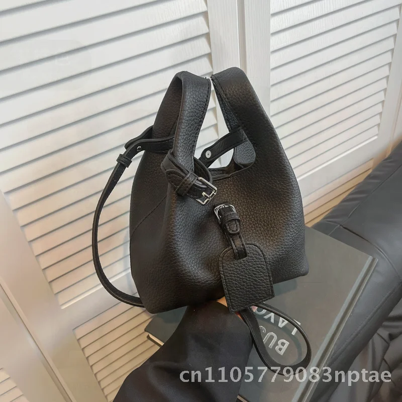 

Women's Vegetable Basket Bag 2024 Autumn Winter Small Crossbody Bucket Bag High-Grade Texture Retro Commuter Style in Black